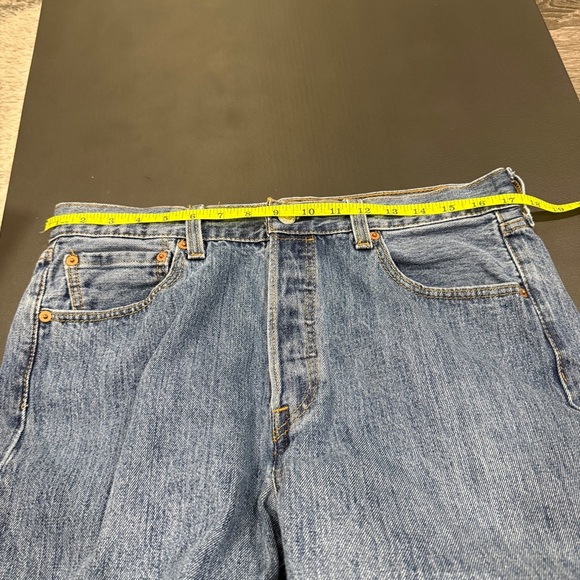 Levi's Medium Wash 501 Original Fit Men's Jeans - Picture 13 of 15